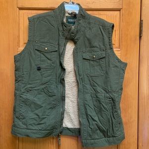 Men’s Outdoor Life Green Vest Large
